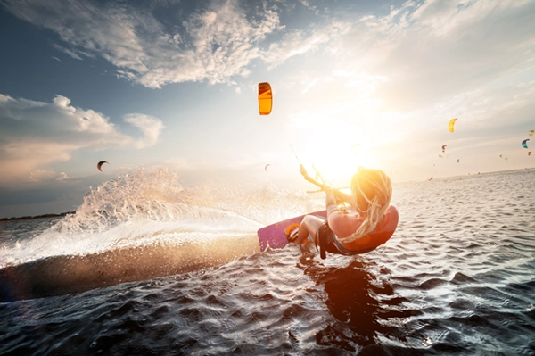 Kitesurf: Destinos Paradisíacos para Praticar Esportes Aquáticos com Vento